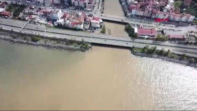 Trabzon’da sel sonrası Karadeniz’in rengi değişti 17